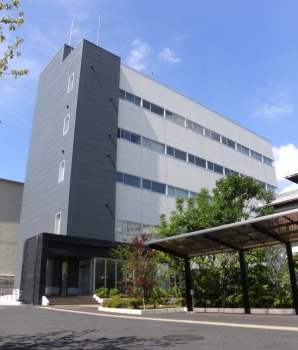 水門管理センターの外観