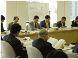 平成13年11月2日　第六回検討会の様子1
