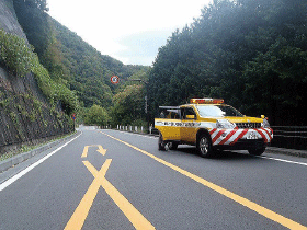 道路・橋梁維持事業 道路巡回車の写真
