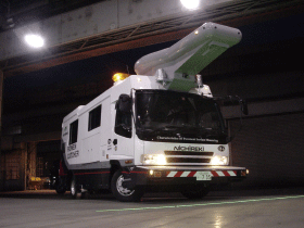 道路補修事業 路面補修 路面性状自動測定装置（車両）の写真