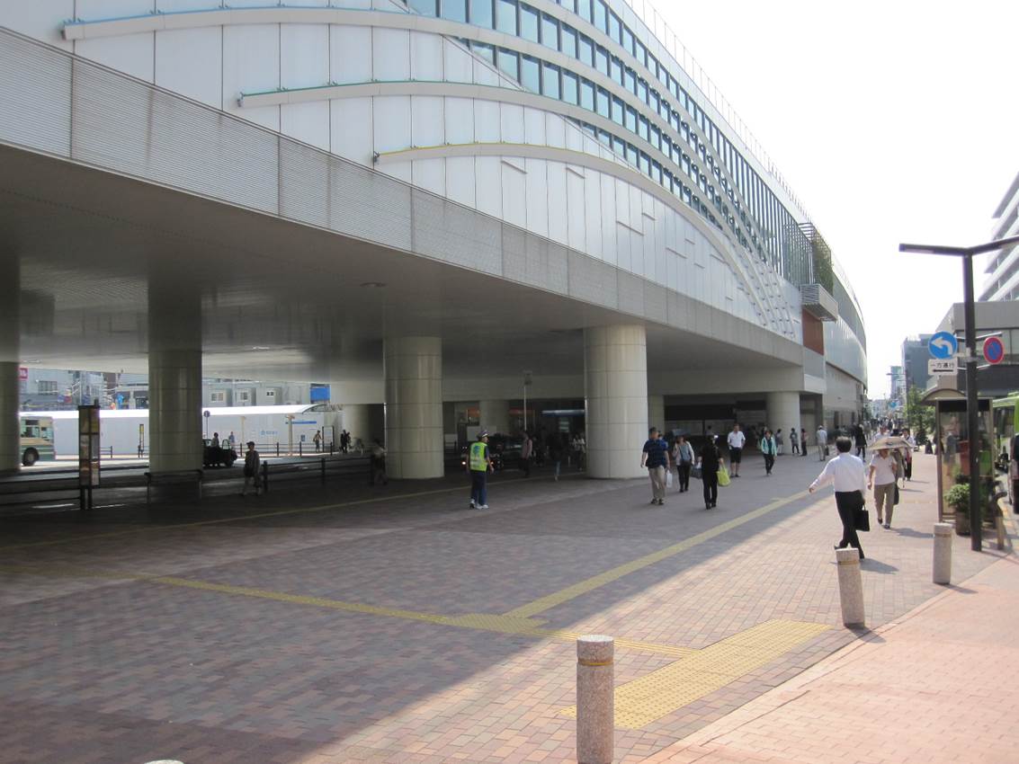 高架下活用の事例の交通広場の写真