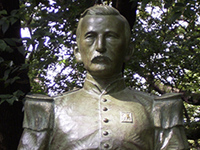 ボードワン博士像の画像