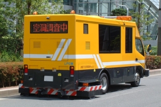 道路・橋梁維持事業 空洞調査車の写真